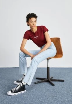 Pepe Jeans New VirginiaT-Shirt Con StampaBurgundy Donna T-shirt E Top PE121D0NZ-G14 11 Pepe Jeans New VirginiaT-Shirt Con StampaBurgundy Donna T-shirt E Top PE121D0NZ-G14 -Vendite ONLY 05e0052883c649a89799a3cd84c026e6