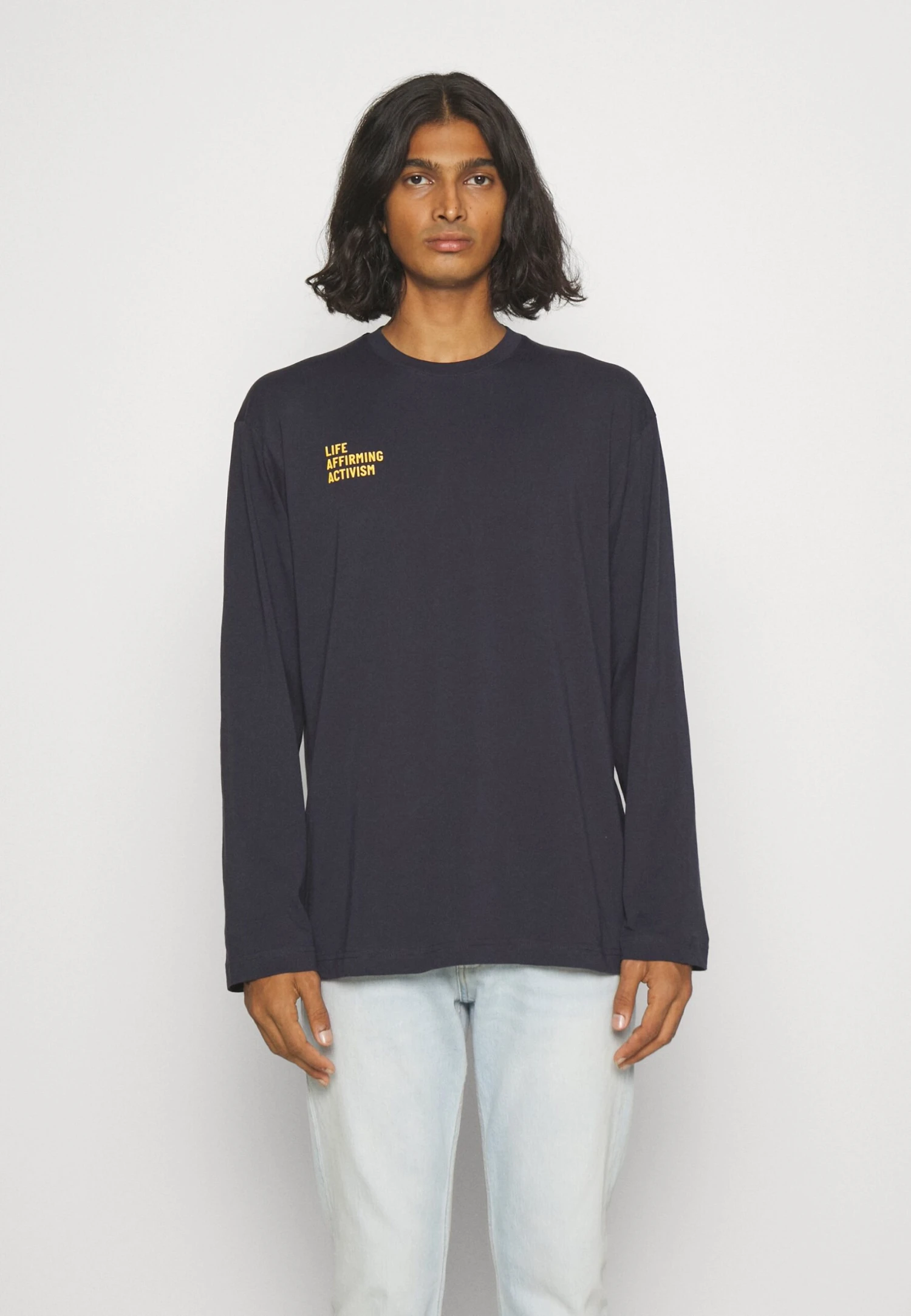 Libertine-Libertine Affirm UnisexMaglietta A Manica LungaDark Navy Donna T-shirt E Top LIQ210007-K11 3 Libertine-Libertine Affirm UnisexMaglietta A Manica LungaDark Navy Donna T-shirt E Top LIQ210007-K11