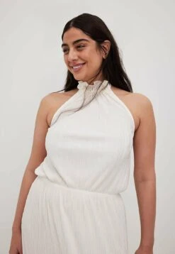 NA-KD Fliessendes Mit PlisseesVestito LungoOffwhite Donna Vestiti NAA21C1UG-A11 -Vendite ONLY 0ad7151dd29c48059bc183273d78c14d