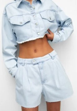 PULL & BEAR Darted - Shorts Di Jeans - Stone Blue Denim 10 PULL & BEAR Darted - Shorts Di Jeans - Stone Blue Denim -Vendite ONLY 0e8e3156406f46b28bdcfe5c1f749638