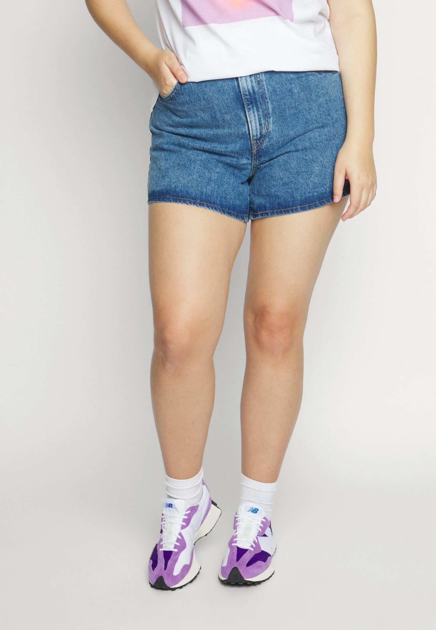 Levi's® Plus High Waisted MomShorts Di JeansAmazing Donna Jeans L0M21S00B-K11 6 Levi's® Plus High Waisted MomShorts Di JeansAmazing Donna Jeans L0M21S00B-K11 - immagine 4