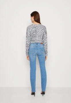 ONLY Onlalicia Jeans A SigarettaMedium Blue Denim Donna Jeans ON321N20J-K11 -Vendite ONLY 1789aa4f5b5f45468d632d0c0859ced2