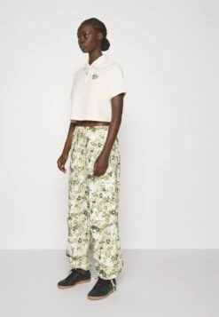 Adidas Originals Cropped PoloWhite Donna T-shirt E Top AD121D1QK-A11 -Vendite ONLY 1c9c42cf456a4c69a2d0cb8f14ca34da