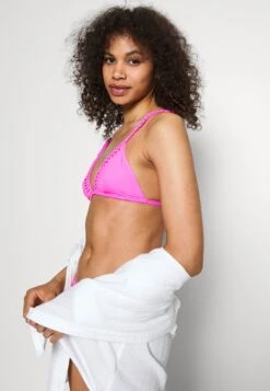 AGENT PROVOCATEUR Sofi Bikini BraBikini Pezzo SopraHot Pink Donna Moda Mare AG181J01K-J11 13 AGENT PROVOCATEUR Sofi Bikini BraBikini Pezzo SopraHot Pink Donna Moda Mare AG181J01K-J11 -Vendite ONLY 1e5656bf70404d4f88472d81f1f4111a