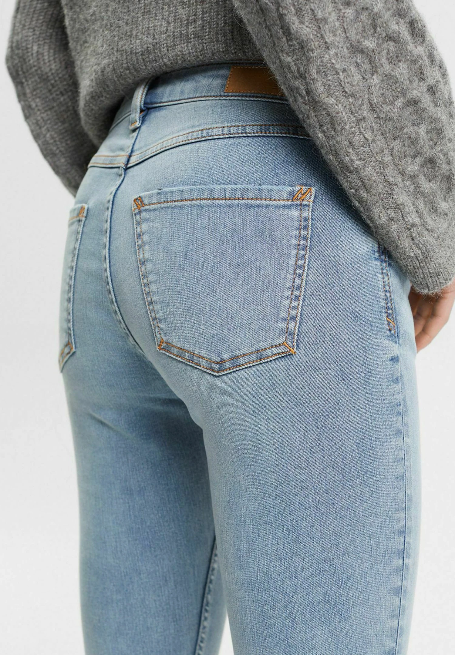 ESPRIT Mit Kleiner ZippertascheJeans Skinny FitBlue Light Washed Donna Jeans ES121N0X3-K12 6 ESPRIT Mit Kleiner ZippertascheJeans Skinny FitBlue Light Washed Donna Jeans ES121N0X3-K12 - immagine 4