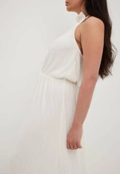 NA-KD Fliessendes Mit PlisseesVestito LungoOffwhite Donna Vestiti NAA21C1UG-A11 -Vendite ONLY 2650c9b6aa424a3cbc7a875eed29724c