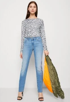 ONLY Onlalicia Jeans A SigarettaMedium Blue Denim Donna Jeans ON321N20J-K11 -Vendite ONLY 2e4ae4ea2b2c410087e986b883a74812