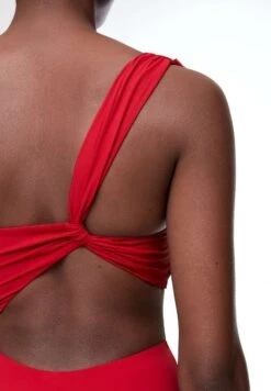 Oysho Floral AsymmetricCostume Da BagnoRed Donna Moda Mare OY181G088-G11 18 Oysho Floral AsymmetricCostume Da BagnoRed Donna Moda Mare OY181G088-G11 -Vendite ONLY 3402d5b9cb04453886050029e77dd918