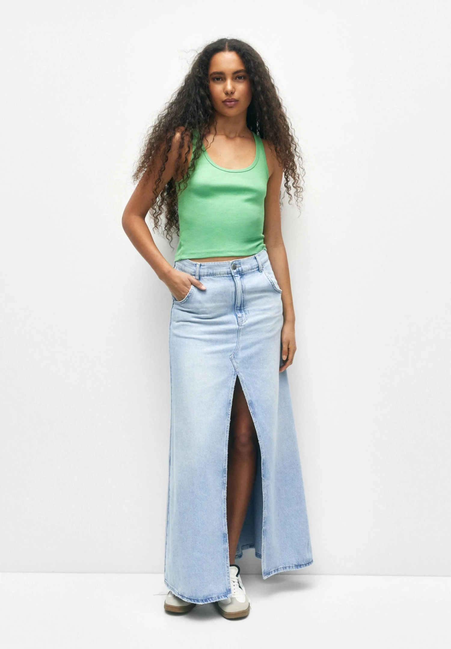 PULL & BEAR Basic TankTopGreen Donna T-shirt E Top PUC21D28H-M12 4 PULL & BEAR Basic TankTopGreen Donna T-shirt E Top PUC21D28H-M12 - immagine 2