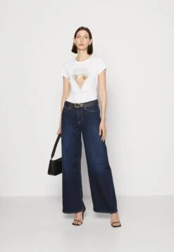 Guess Desert TeeT-Shirt Con StampaPure White Donna T-shirt E Top GU121D1KY-A11 9 Guess Desert TeeT-Shirt Con StampaPure White Donna T-shirt E Top GU121D1KY-A11 -Vendite ONLY 42698e9d6c5744198d7c582a94967fd5