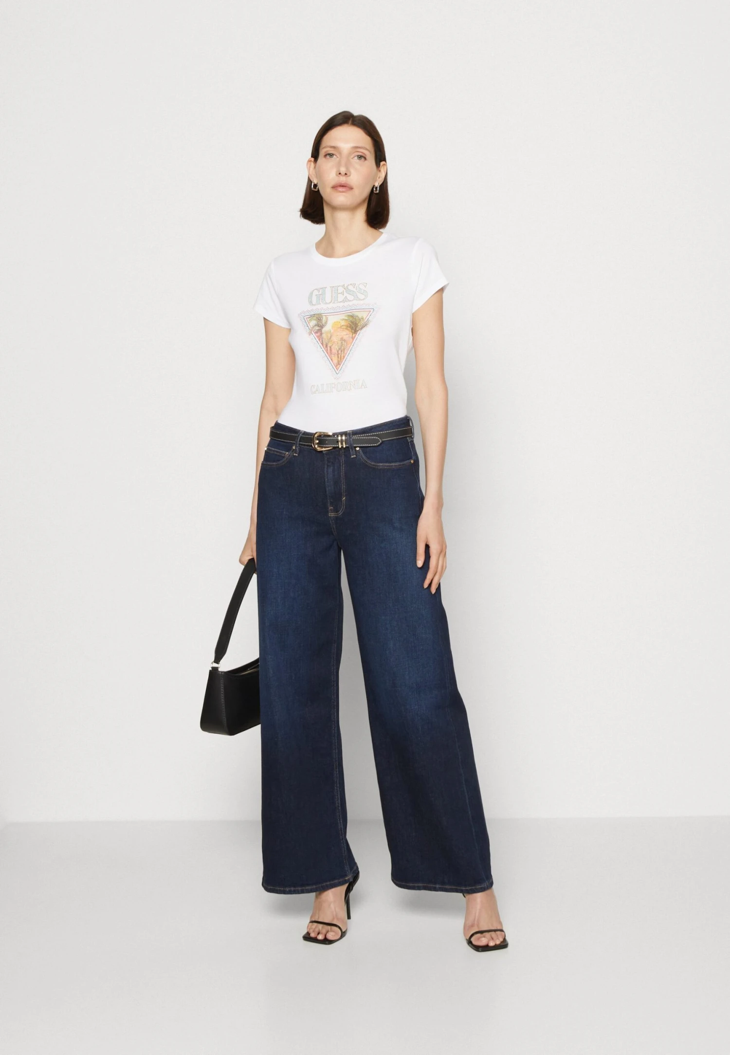 Guess Desert TeeT-Shirt Con StampaPure White Donna T-shirt E Top GU121D1KY-A11 4 Guess Desert TeeT-Shirt Con StampaPure White Donna T-shirt E Top GU121D1KY-A11 - immagine 2