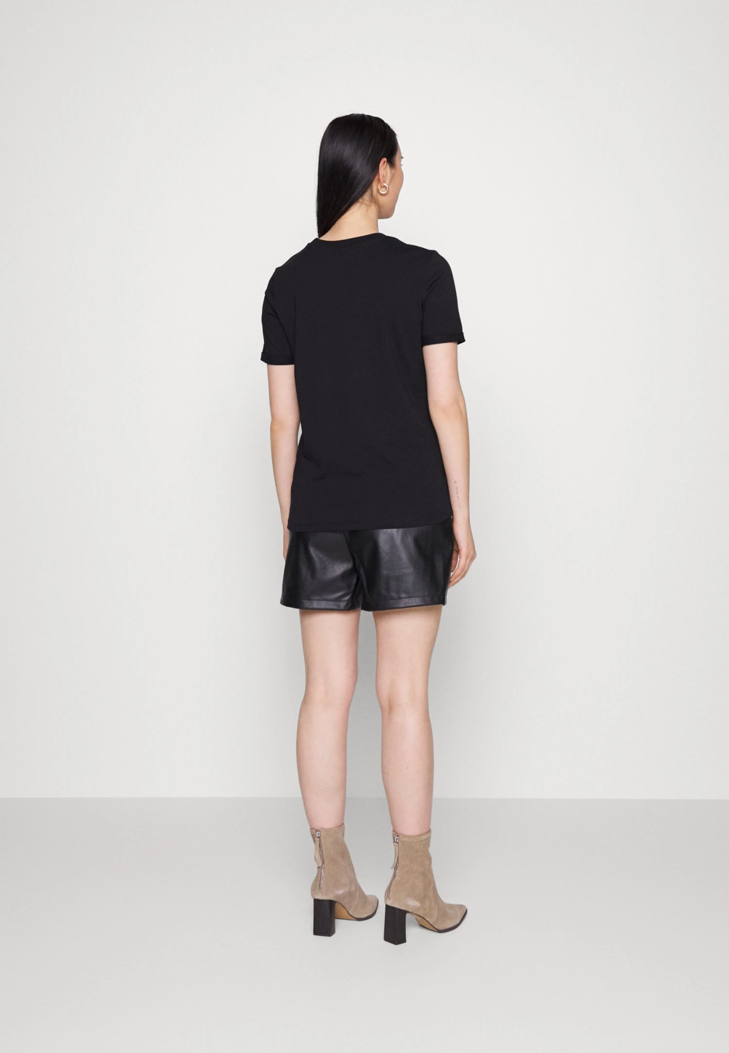 Pieces Maternity Pmria Fold Up Solid Tee T-Shirt BasicBlack Donna T-shirt E Top PIV29G02L-Q11 5 Pieces Maternity Pmria Fold Up Solid Tee T-Shirt BasicBlack Donna T-shirt E Top PIV29G02L-Q11 - immagine 3