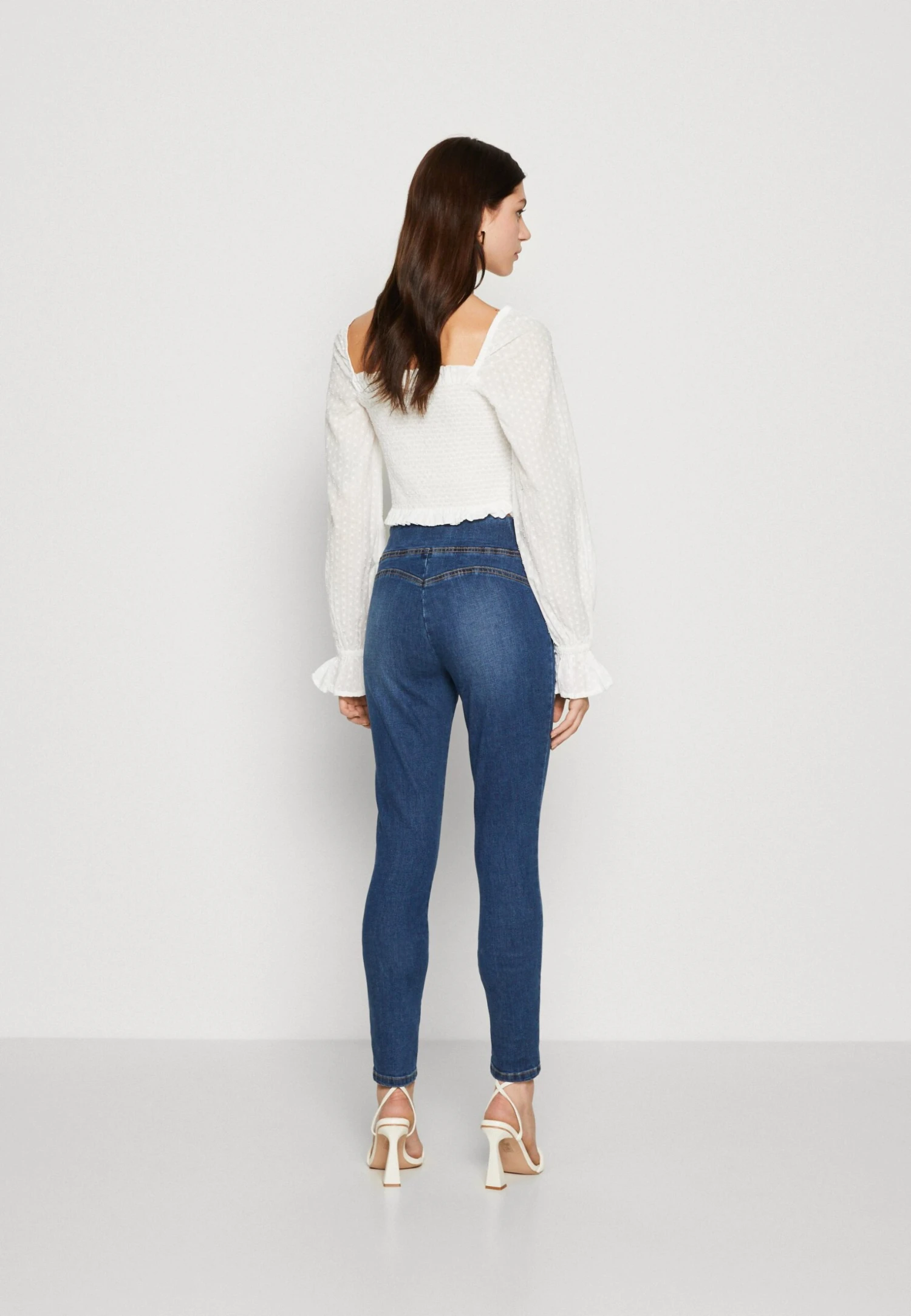ONLY OnlwauwPush UpJeggingsMedium Blue Denim Donna Jeans ON321N25E-K11 5 ONLY OnlwauwPush UpJeggingsMedium Blue Denim Donna Jeans ON321N25E-K11 - immagine 3