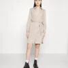 Vila Vibista Belt DressVestito Di JeansSimply Taupe Donna Vestiti V1021C1U0-B11 1 Vila Vibista Belt DressVestito Di JeansSimply Taupe Donna Vestiti V1021C1U0-B11 -Vendite ONLY 4e91cce66a85493cbb7a384541211766