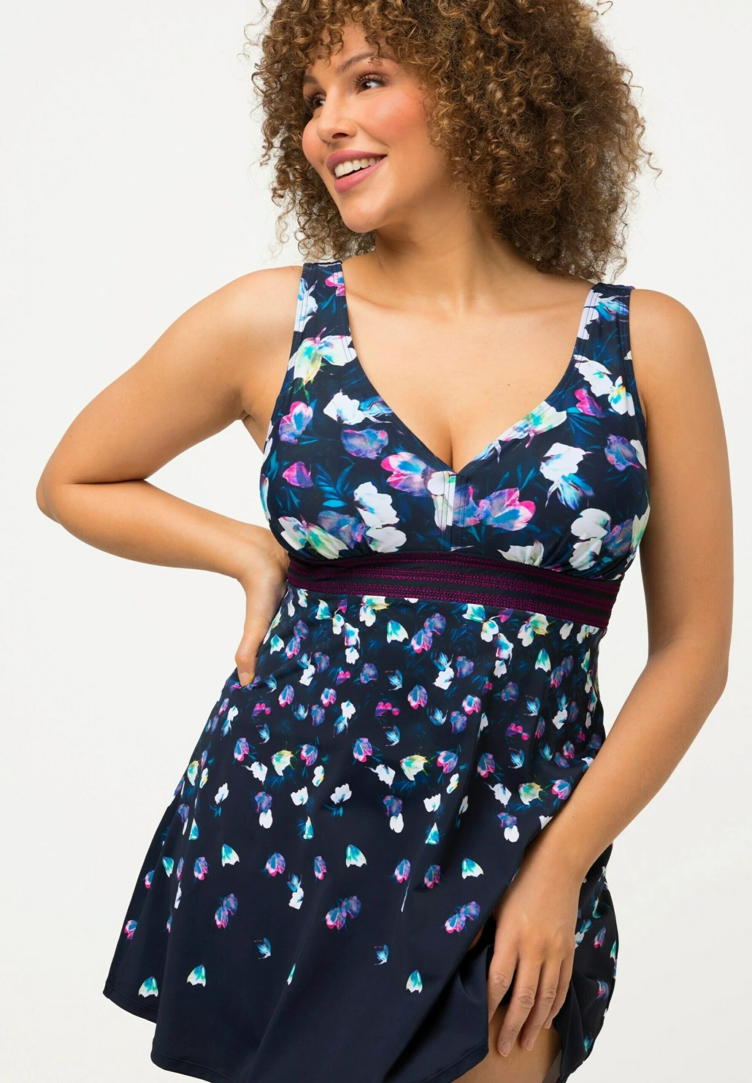 Ulla Popken Blossom PrintCostume Da BagnoNavy Blue Donna Moda Mare UP181G0G2-T11 6 Ulla Popken Blossom PrintCostume Da BagnoNavy Blue Donna Moda Mare UP181G0G2-T11 - immagine 4