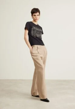 Patrizia Pepe MagliaT-Shirt Con StampaNero Donna T-shirt E Top P1421D092-Q11 -Vendite ONLY 578e6f9d3a444b3194d9ebf701b4faae