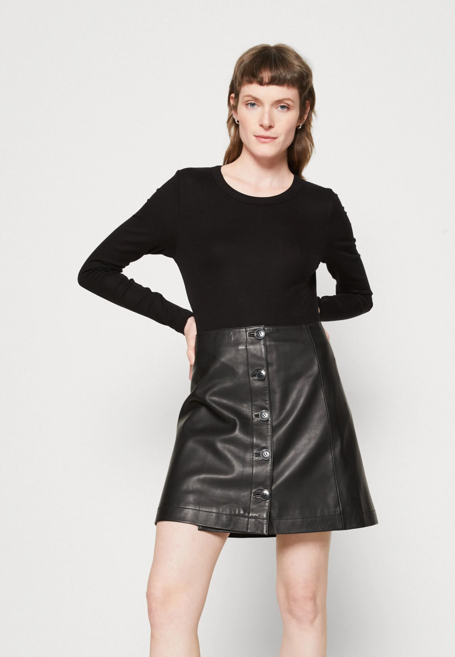 Selected Femme Slfdora Short SkirtGonna A CampanaBlack Donna Gonne SE521B0GO-Q11 6 Selected Femme Slfdora Short SkirtGonna A CampanaBlack Donna Gonne SE521B0GO-Q11 - immagine 4