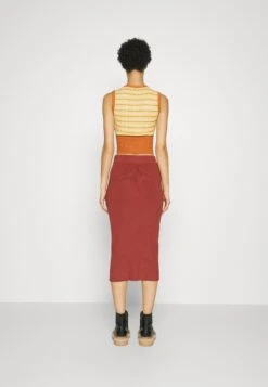 DKNY Split Front Tube Skirt - Gonna A Tubino - Bricklane 10 DKNY Split Front Tube Skirt - Gonna A Tubino - Bricklane -Vendite ONLY 6902d79e113a44cf8bdba4fec88706ca