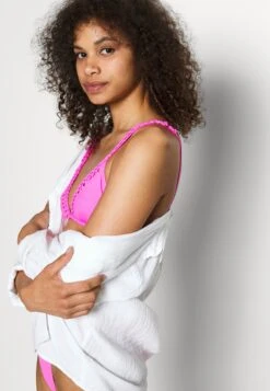 AGENT PROVOCATEUR Sofi Bikini BraBikini Pezzo SopraHot Pink Donna Moda Mare AG181J01K-J11 12 AGENT PROVOCATEUR Sofi Bikini BraBikini Pezzo SopraHot Pink Donna Moda Mare AG181J01K-J11 -Vendite ONLY 6e64e32867594f489920531fb39ea15a