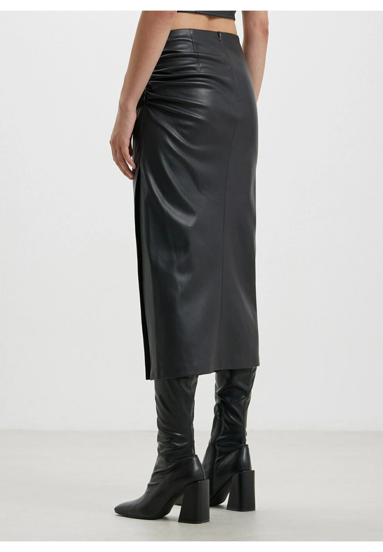 Lunga Effetto Pelle ConGonna A TubinoNero Donna Gonne CSM21B01Y-Q11 5 Lunga Effetto Pelle ConGonna A TubinoNero Donna Gonne CSM21B01Y-Q11 - immagine 3