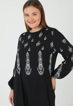 Crew Neck Plus Size Dress Alia - Vestito Lungo - Black -Vendite ONLY 7aa59382fe5d4423b0045a573d53cfe6
