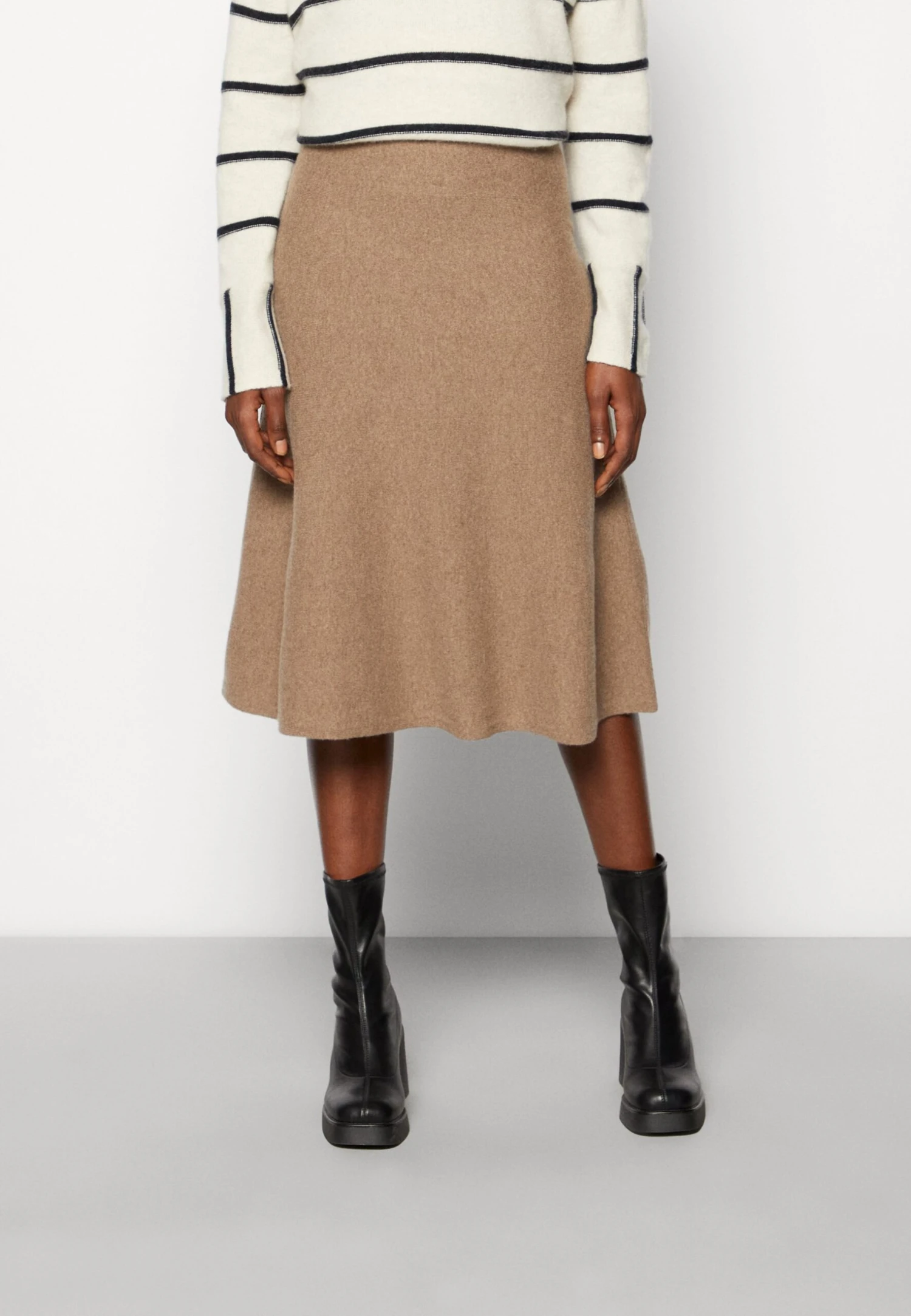 Gant Superfine SkirtGonna A CampanaMole Brown Donna Gonne GA321B02X-O11 3 Gant Superfine SkirtGonna A CampanaMole Brown Donna Gonne GA321B02X-O11