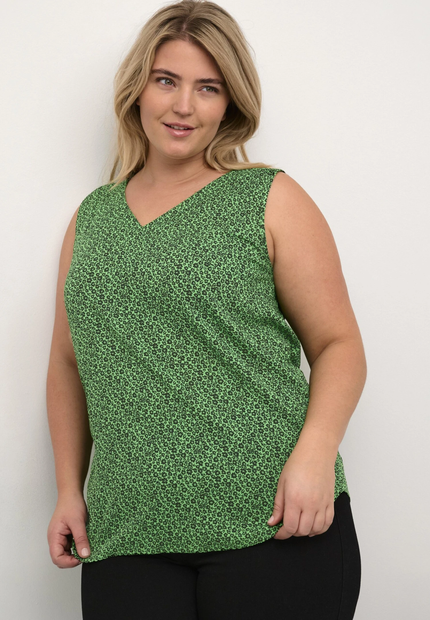 Kcisma Ami CamicettaPoison Green Black Flower Donna T-shirt E Top KAN21E0AZ-M11 6 Kcisma Ami CamicettaPoison Green Black Flower Donna T-shirt E Top KAN21E0AZ-M11 - immagine 4