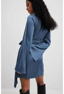 NA-KD Fliessendes Mit Bindegürtel - Vestito Estivo - Dusty Blue -Vendite ONLY 80949a4113254972b5f08e72f512542e