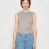WEEKDAY JoanTopMid Grey Donna T-shirt E Top WEB21D0C1-C11 2 WEEKDAY JoanTopMid Grey Donna T-shirt E Top WEB21D0C1-C11 -Vendite ONLY 85f9477fa1384ebbb06ea2b6a18304c3