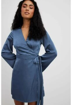 NA-KD Fliessendes Mit Bindegürtel - Vestito Estivo - Dusty Blue