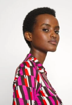 Abigail Midi DressVestito EstivoArta Geo Pink Me Donna Vestiti DF221C0HL-G11 -Vendite ONLY 8a01ce91ff4f4d00bfaa35cc25277333