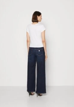 Guess Desert TeeT-Shirt Con StampaPure White Donna T-shirt E Top GU121D1KY-A11 10 Guess Desert TeeT-Shirt Con StampaPure White Donna T-shirt E Top GU121D1KY-A11 -Vendite ONLY 8a339c4b7d3348e994498106f69e41d0