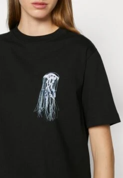 Holzweiler Kjerag Jellyfish TeeT-Shirt Con StampaBlack Donna T-shirt E Top HO021D02R-Q11 15 Holzweiler Kjerag Jellyfish TeeT-Shirt Con StampaBlack Donna T-shirt E Top HO021D02R-Q11 -Vendite ONLY 8df9088e3474446686e788209716c35d