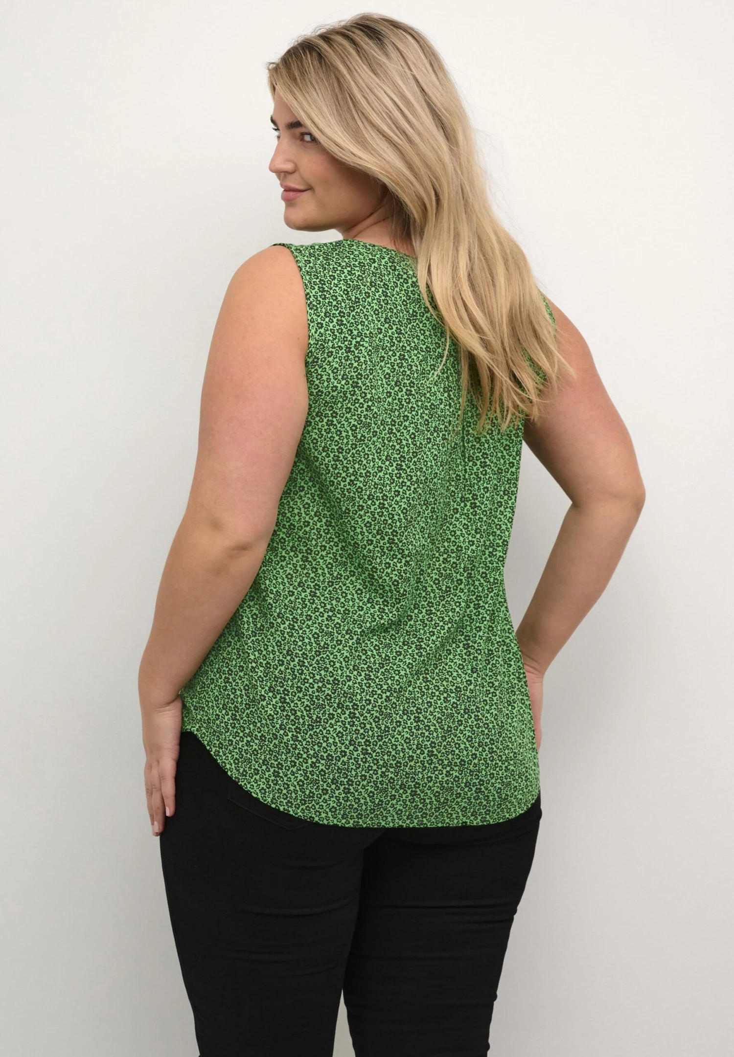 Kcisma Ami CamicettaPoison Green Black Flower Donna T-shirt E Top KAN21E0AZ-M11 5 Kcisma Ami CamicettaPoison Green Black Flower Donna T-shirt E Top KAN21E0AZ-M11 - immagine 3