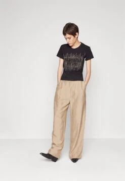 Patrizia Pepe MagliaT-Shirt Con StampaNero Donna T-shirt E Top P1421D092-Q11 -Vendite ONLY a7aee1f0c086465c81193449852db7d3