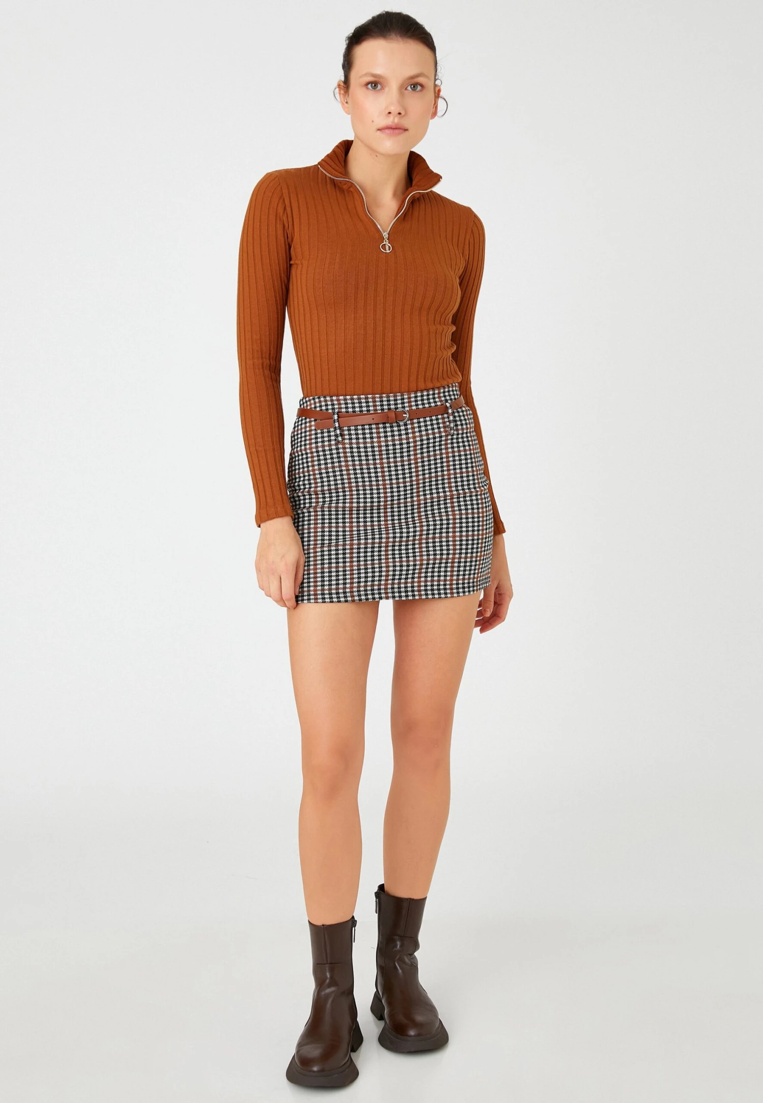 Koton Aslihan Malbora X-Waist Detail Slim Fit - Minigonna - Brown 4 Koton Aslihan Malbora X-Waist Detail Slim Fit - Minigonna - Brown - immagine 2