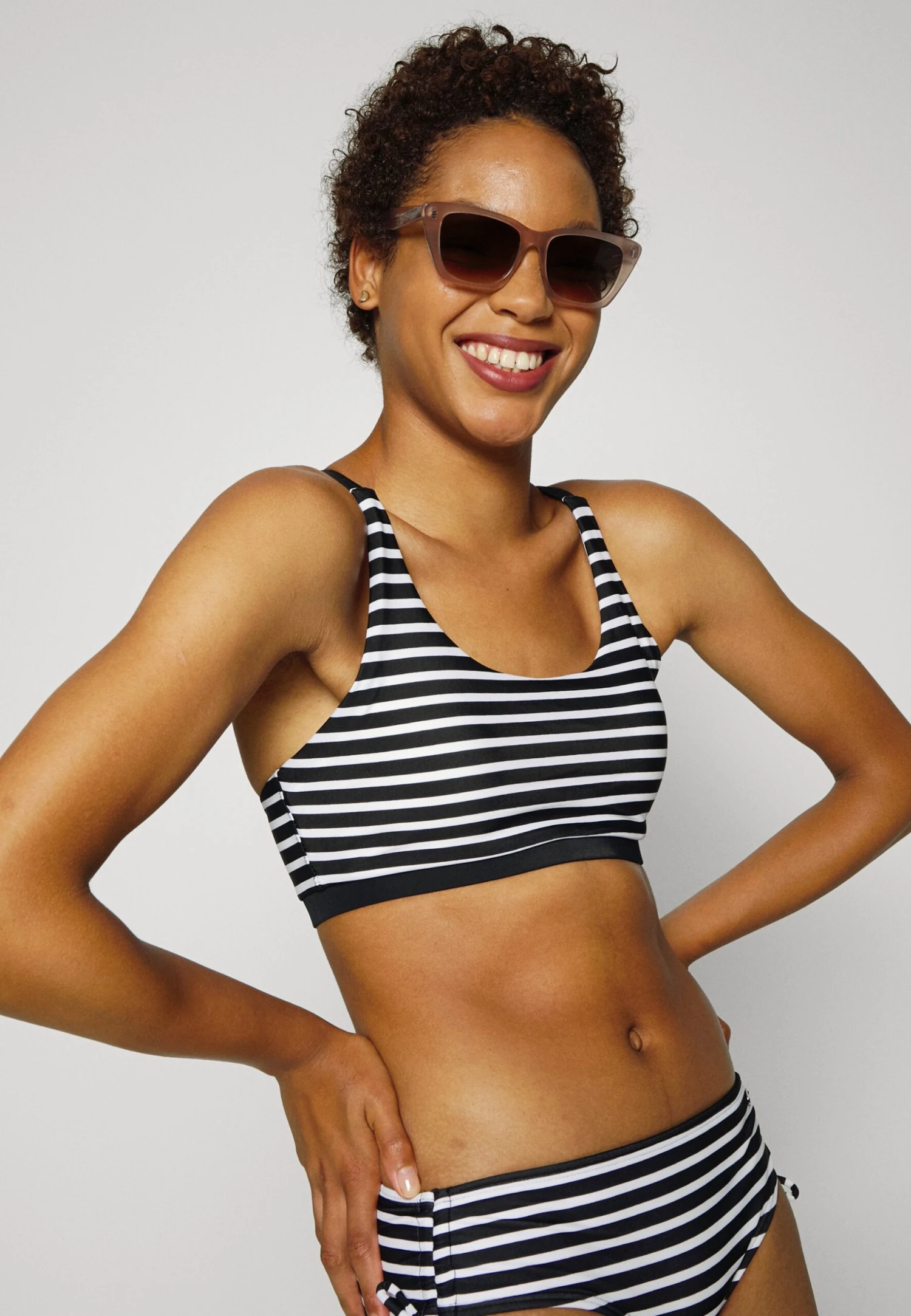 VENICE BEACH Pants GatheredBikini Pezzo SottoWhite/Black Donna Moda Mare 2VE81I012-Q11 6 VENICE BEACH Pants GatheredBikini Pezzo SottoWhite/Black Donna Moda Mare 2VE81I012-Q11 - immagine 4