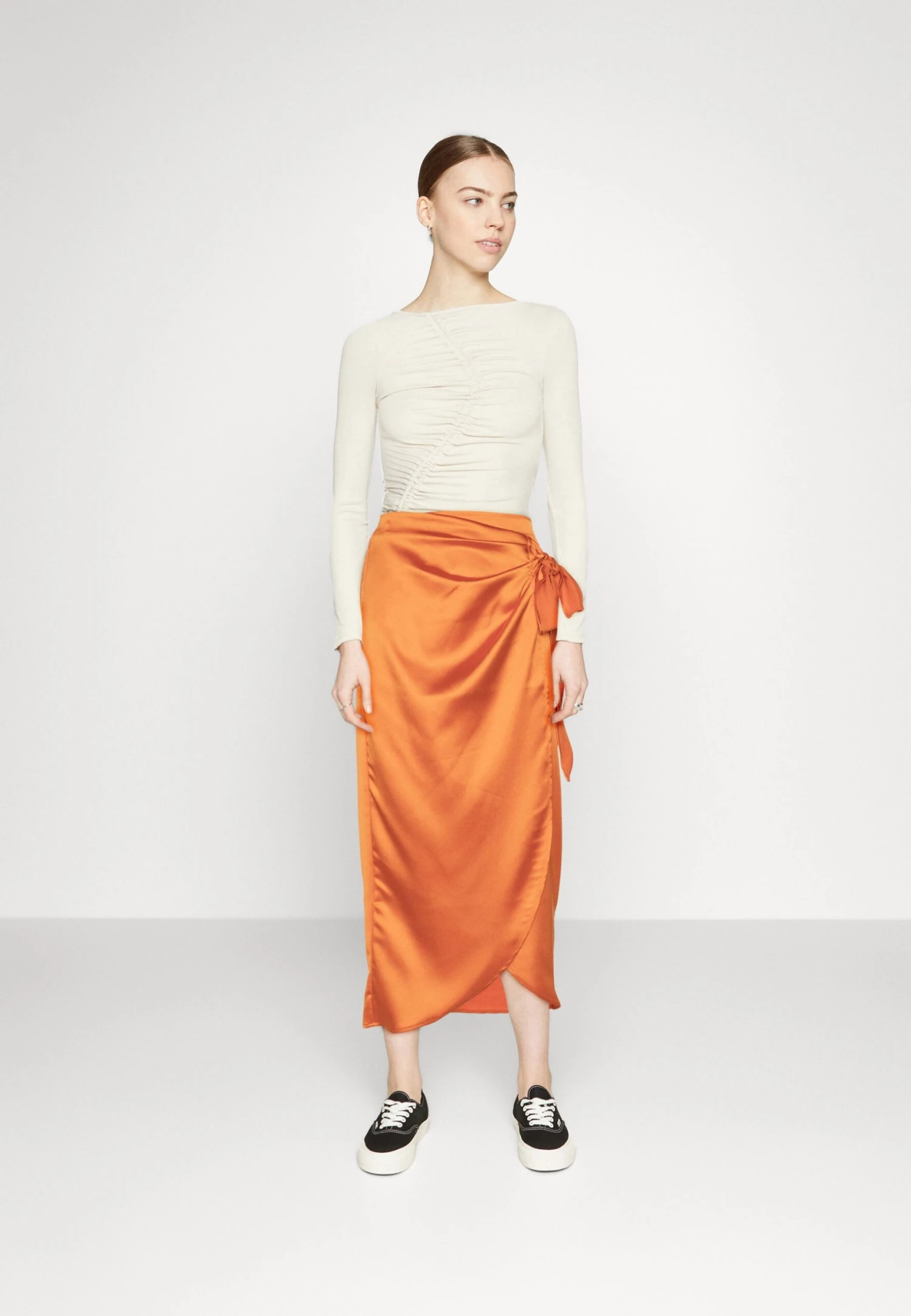 Gina Tricot Wrap Midi SkirtGonna A PortafoglioSun Orange Donna Gonne GID21B05W-H11 4 Gina Tricot Wrap Midi SkirtGonna A PortafoglioSun Orange Donna Gonne GID21B05W-H11 - immagine 2