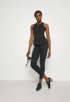 Nike Performance One Luxe TankTopBlack Donna T-shirt E Top N1241D1KR-Q11 -Vendite ONLY bd17cffc949142e1a77fabe0a8756938