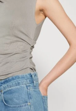 WEEKDAY JoanTopMid Grey Donna T-shirt E Top WEB21D0C1-C11 -Vendite ONLY be54b58dae6f47f880f985894865d306