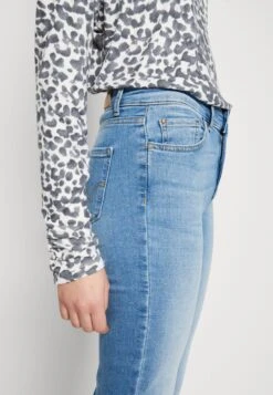 ONLY Onlalicia Jeans A SigarettaMedium Blue Denim Donna Jeans ON321N20J-K11 -Vendite ONLY c0d82cb66735450e8f28a08ae8bbdf40