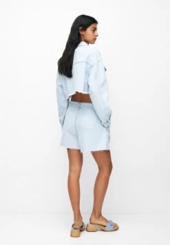 PULL & BEAR Darted - Shorts Di Jeans - Stone Blue Denim 9 PULL & BEAR Darted - Shorts Di Jeans - Stone Blue Denim -Vendite ONLY c21e7753f8d644a7bb99cc98a6023711