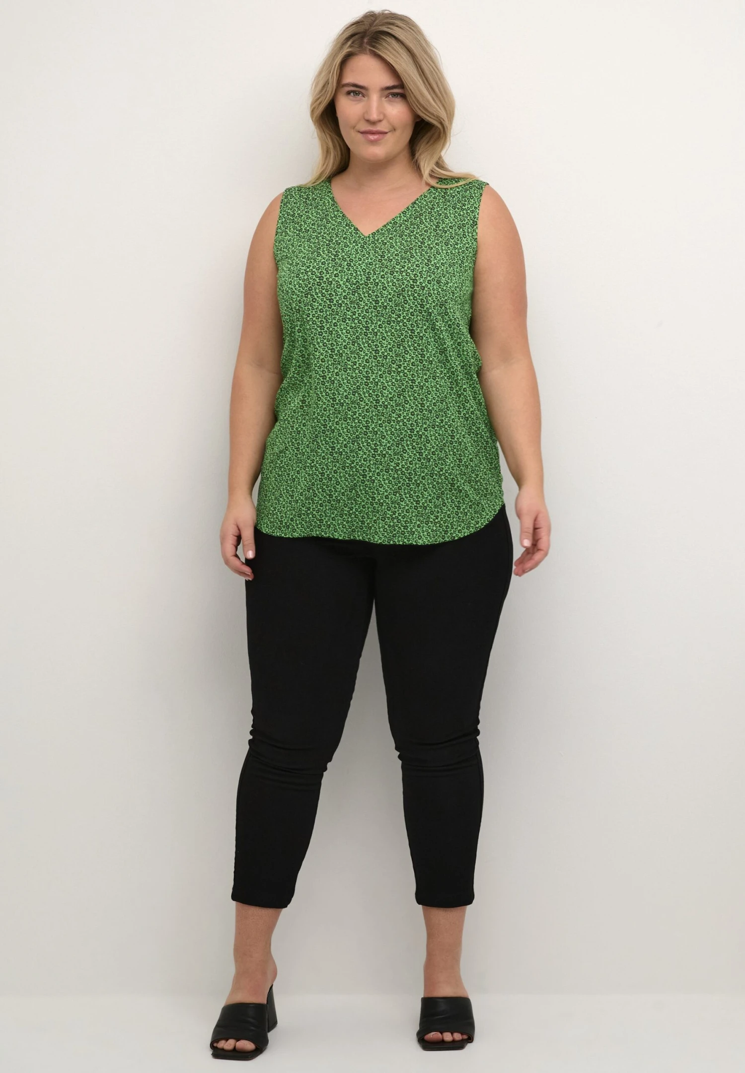 Kcisma Ami CamicettaPoison Green Black Flower Donna T-shirt E Top KAN21E0AZ-M11 4 Kcisma Ami CamicettaPoison Green Black Flower Donna T-shirt E Top KAN21E0AZ-M11 - immagine 2