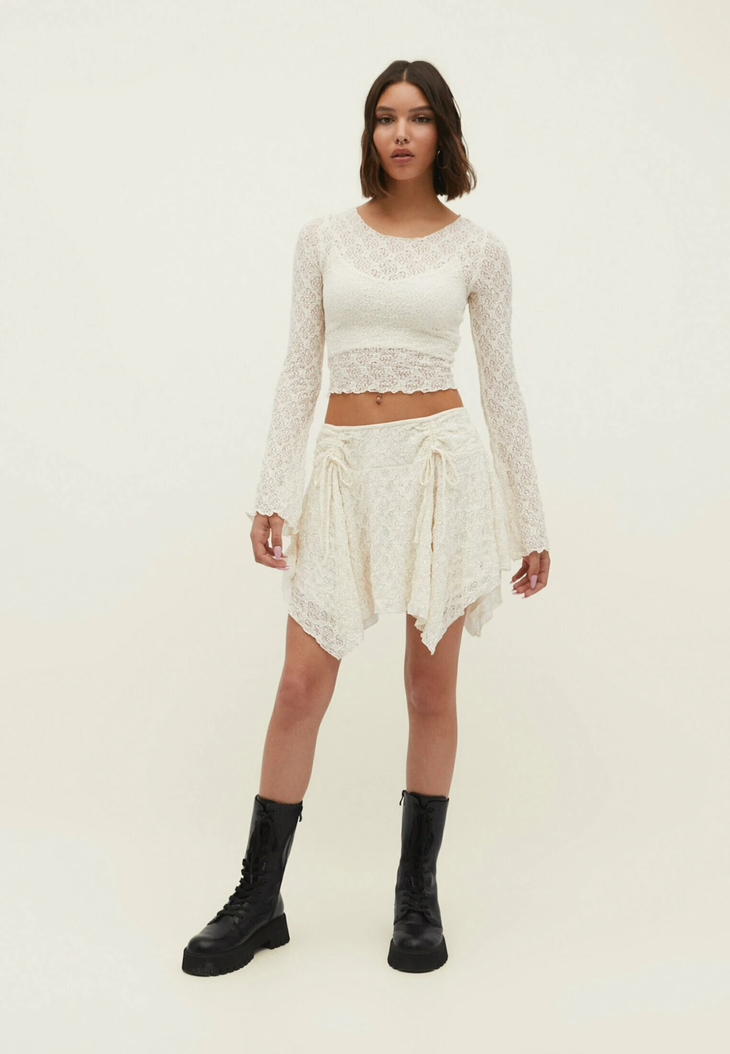 Stradivarius With Pointed Detail - Minigonna - White 4 Stradivarius With Pointed Detail - Minigonna - White - immagine 2