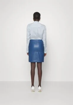 Cecilia ClassicGonna Di PelleEnsign Blue Donna Gonne S3821B03V-K11 -Vendite ONLY ce76087a9b784a3d996fb665c2707e6d