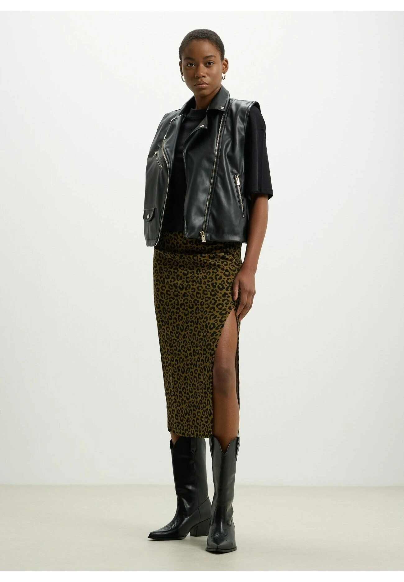 Midi Fantasia Maculata Con SpaccoGonna A TubinoVariante Donna Gonne CSM21B01E-M11 4 Midi Fantasia Maculata Con SpaccoGonna A TubinoVariante Donna Gonne CSM21B01E-M11 - immagine 2