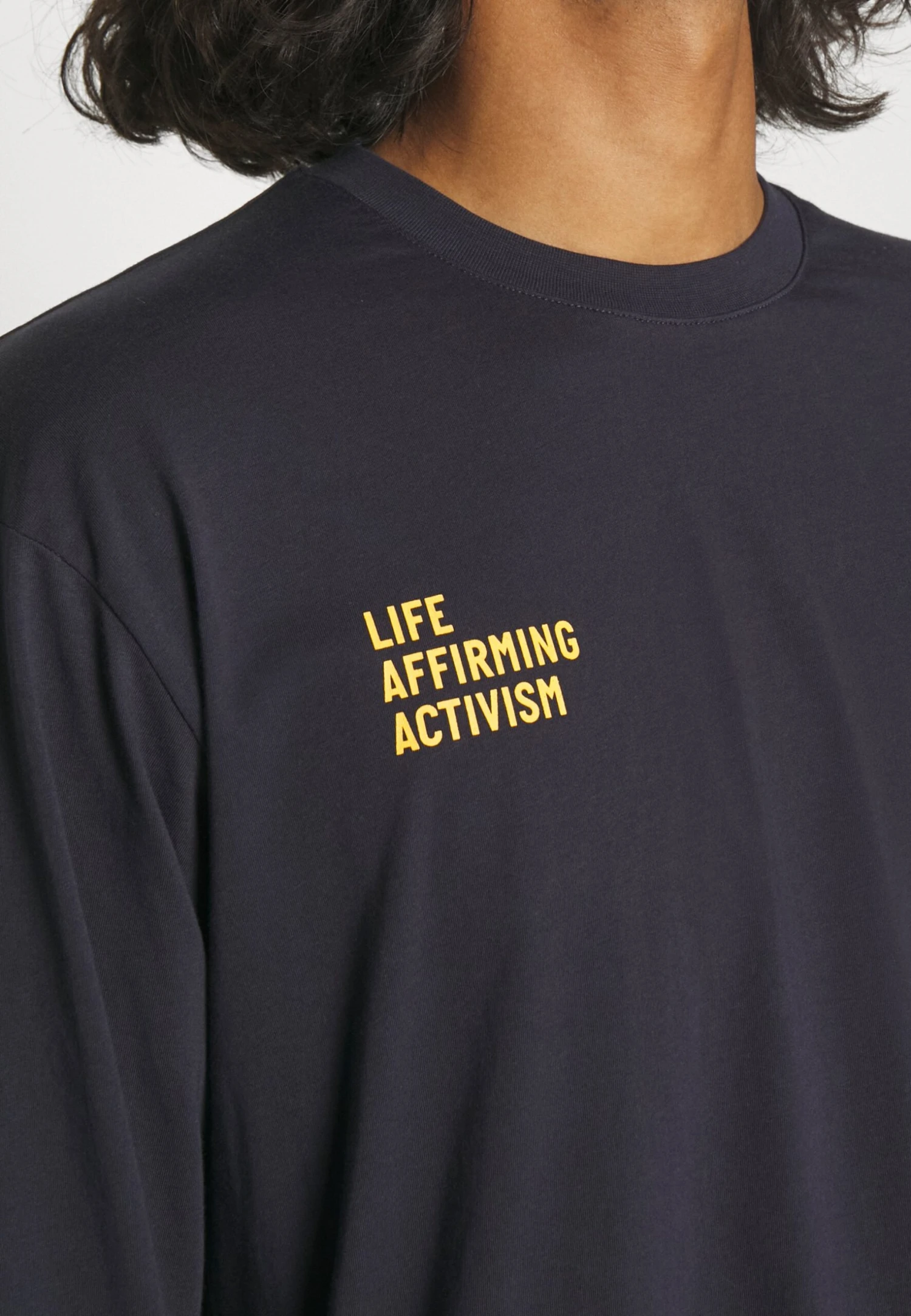 Libertine-Libertine Affirm UnisexMaglietta A Manica LungaDark Navy Donna T-shirt E Top LIQ210007-K11 6 Libertine-Libertine Affirm UnisexMaglietta A Manica LungaDark Navy Donna T-shirt E Top LIQ210007-K11 - immagine 4