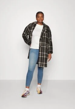 Vero Moda Curve Vmphia Jeans Curve NoosJeans Skinny FitLight Blue Denim Donna Jeans VEE21N08N-K11 -Vendite ONLY d9d0fd63522543068f4e95f188e2fc15