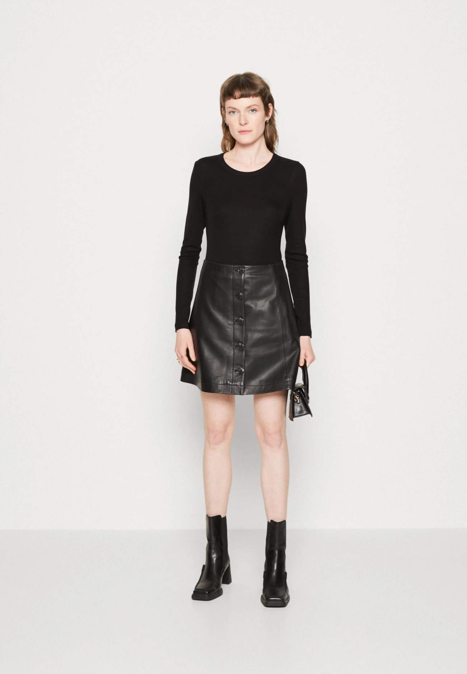 Selected Femme Slfdora Short SkirtGonna A CampanaBlack Donna Gonne SE521B0GO-Q11 4 Selected Femme Slfdora Short SkirtGonna A CampanaBlack Donna Gonne SE521B0GO-Q11 - immagine 2