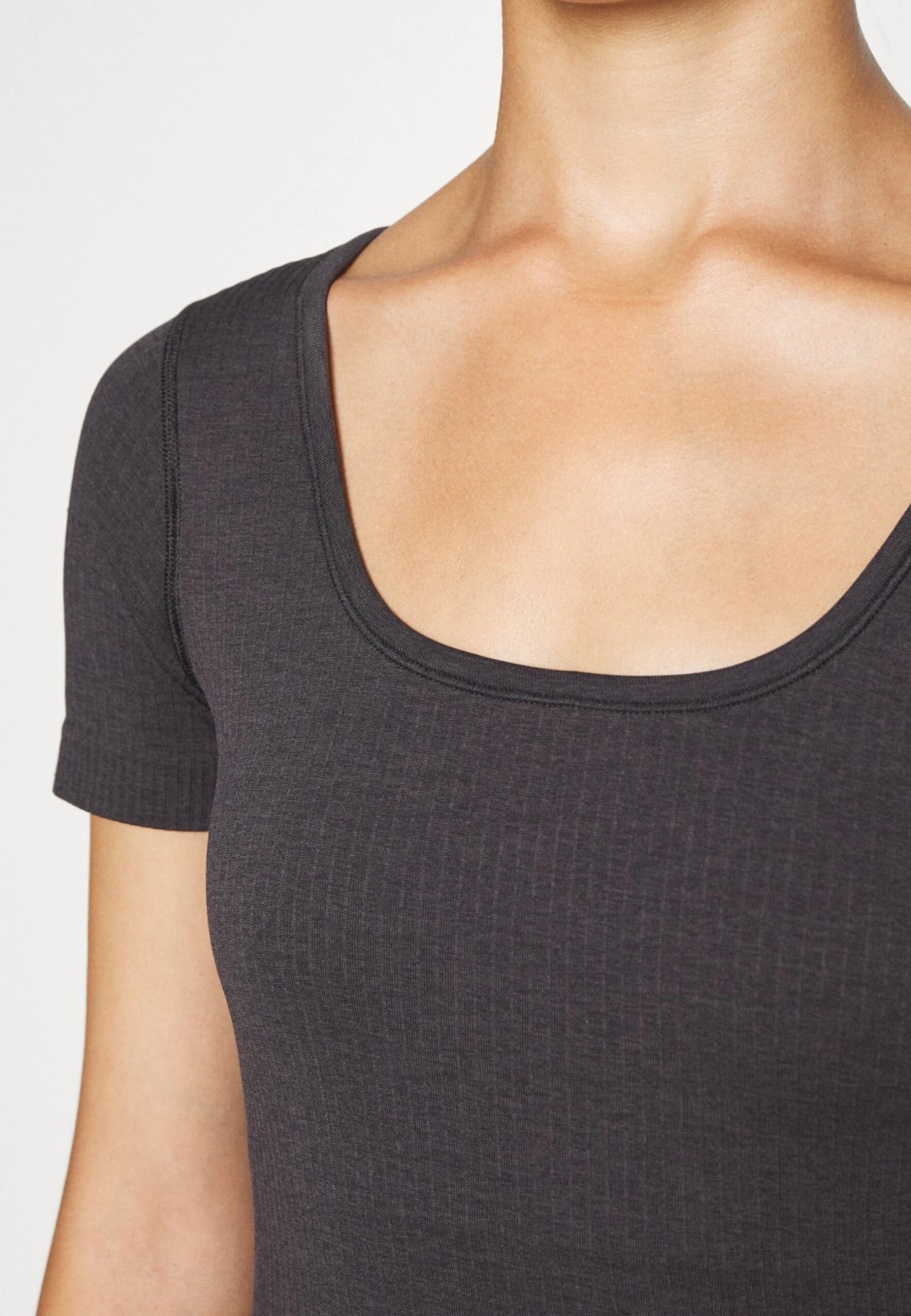 Lululemon Ebb To Street Short SleeveT-Shirt BasicBlack Donna T-shirt E Top LLS21D001-Q11 6 Lululemon Ebb To Street Short SleeveT-Shirt BasicBlack Donna T-shirt E Top LLS21D001-Q11 - immagine 4